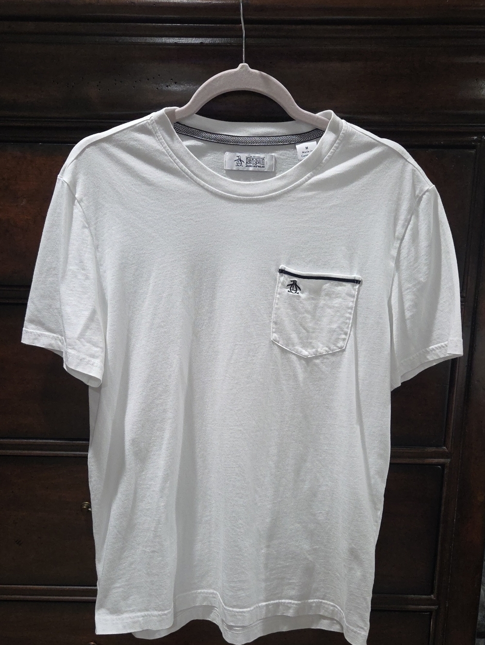 🐧Bright White Penguin Pocket Tee Shirt With Dark Blue Trim. Great Condition!